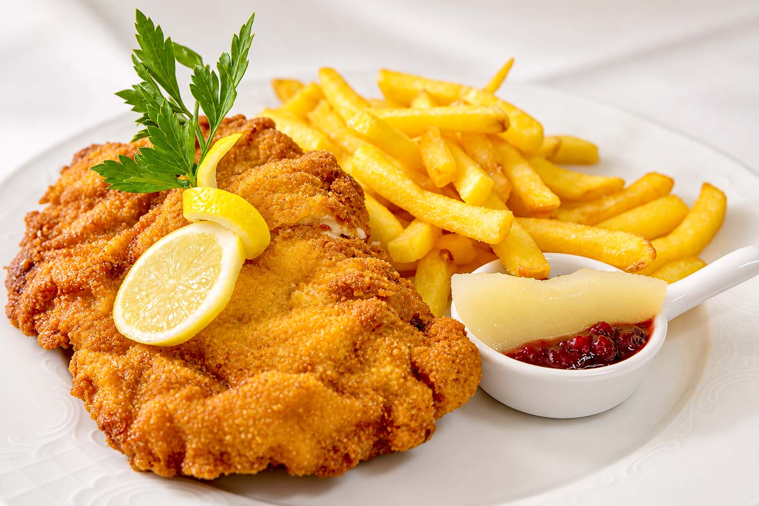 Schnitzel Pommes SRA Burgsinn Kooikerhondje